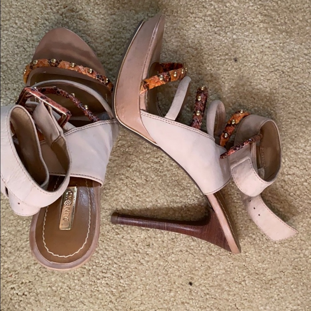Dumond heels